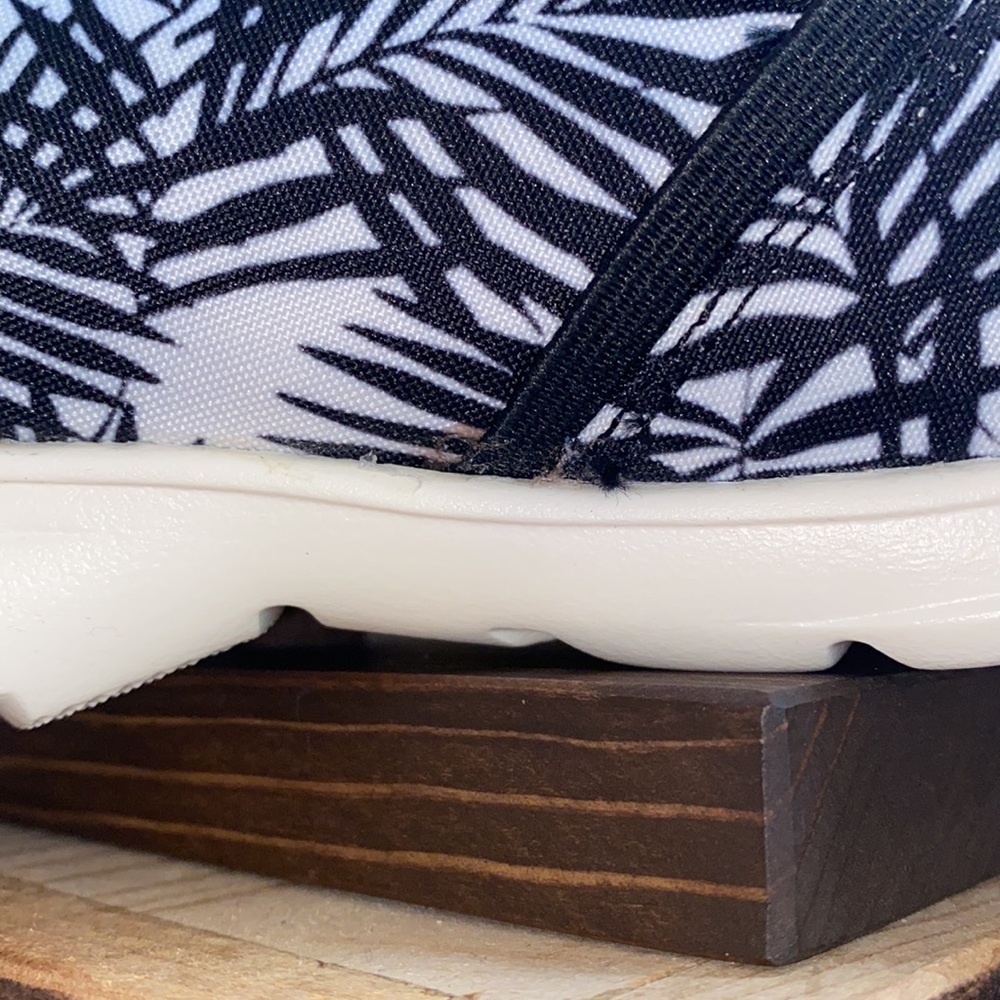 Land’s End tropical palm leaf black/white lightweight slip on walking shoes - Picture 9 of 10